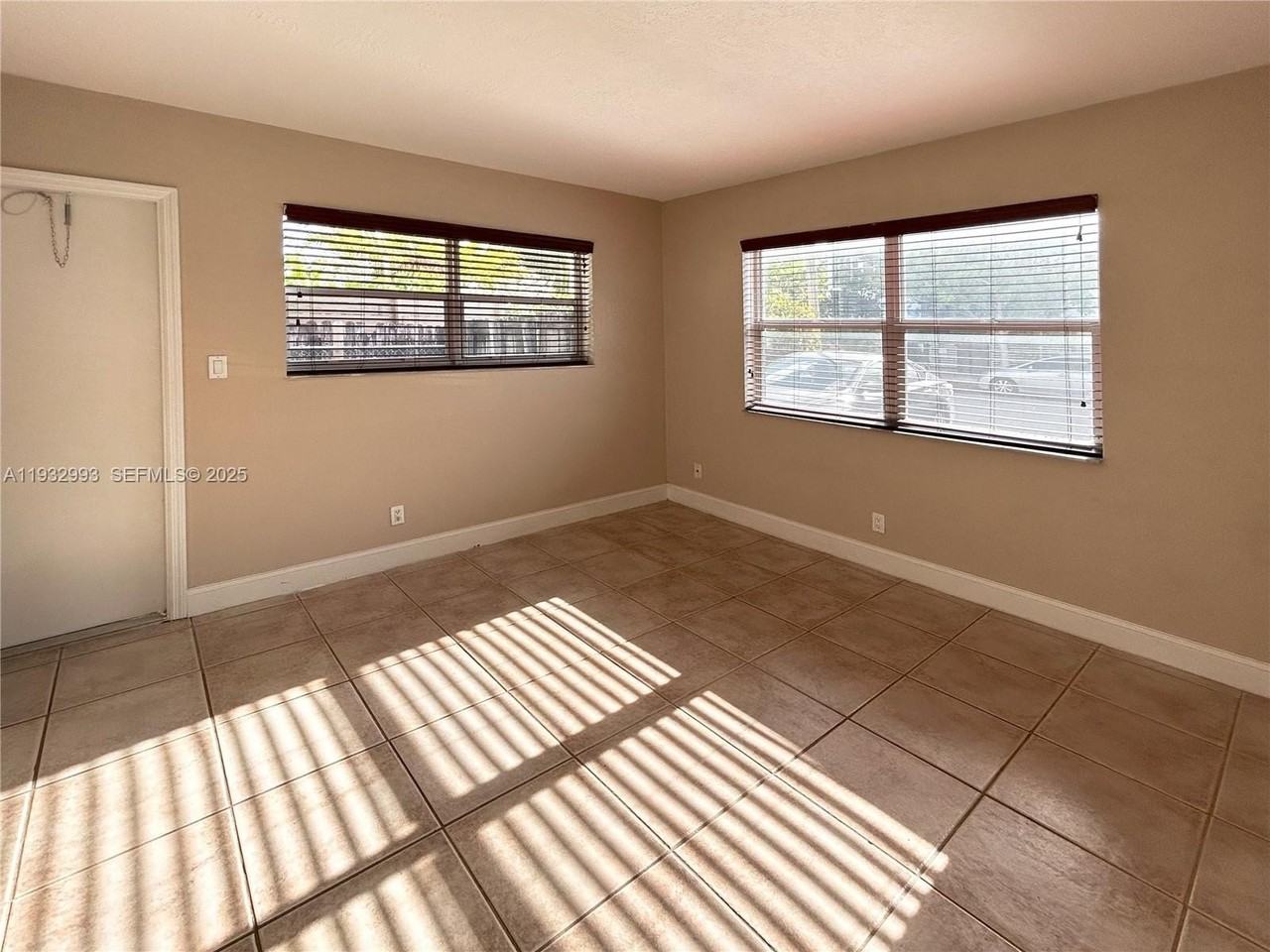 715 Ne 6th St #1 - Photo 5 of 9