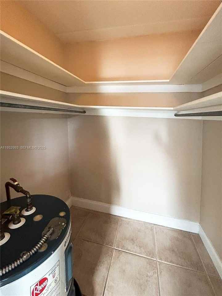 715 Ne 6th St #1 - Photo 6 of 9