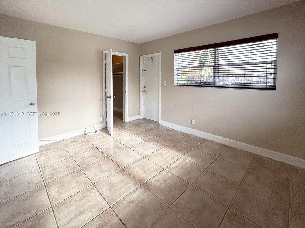 715 Ne 6th St #1 - Photo 7 of 9