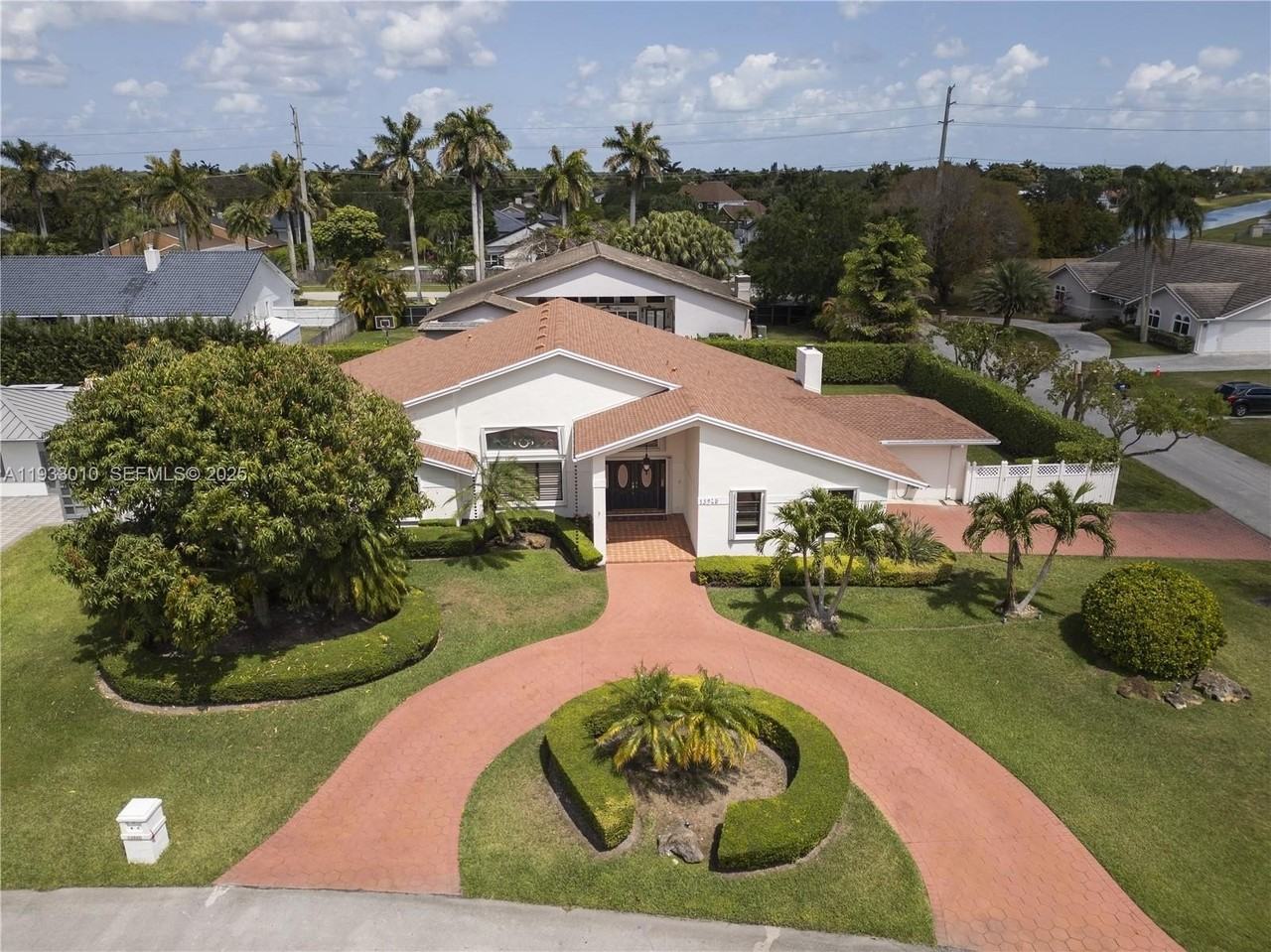 13945 Sw 107th Ct - Photo 4 of 23