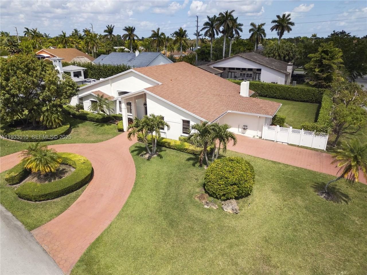 13945 Sw 107th Ct - Photo 5 of 23