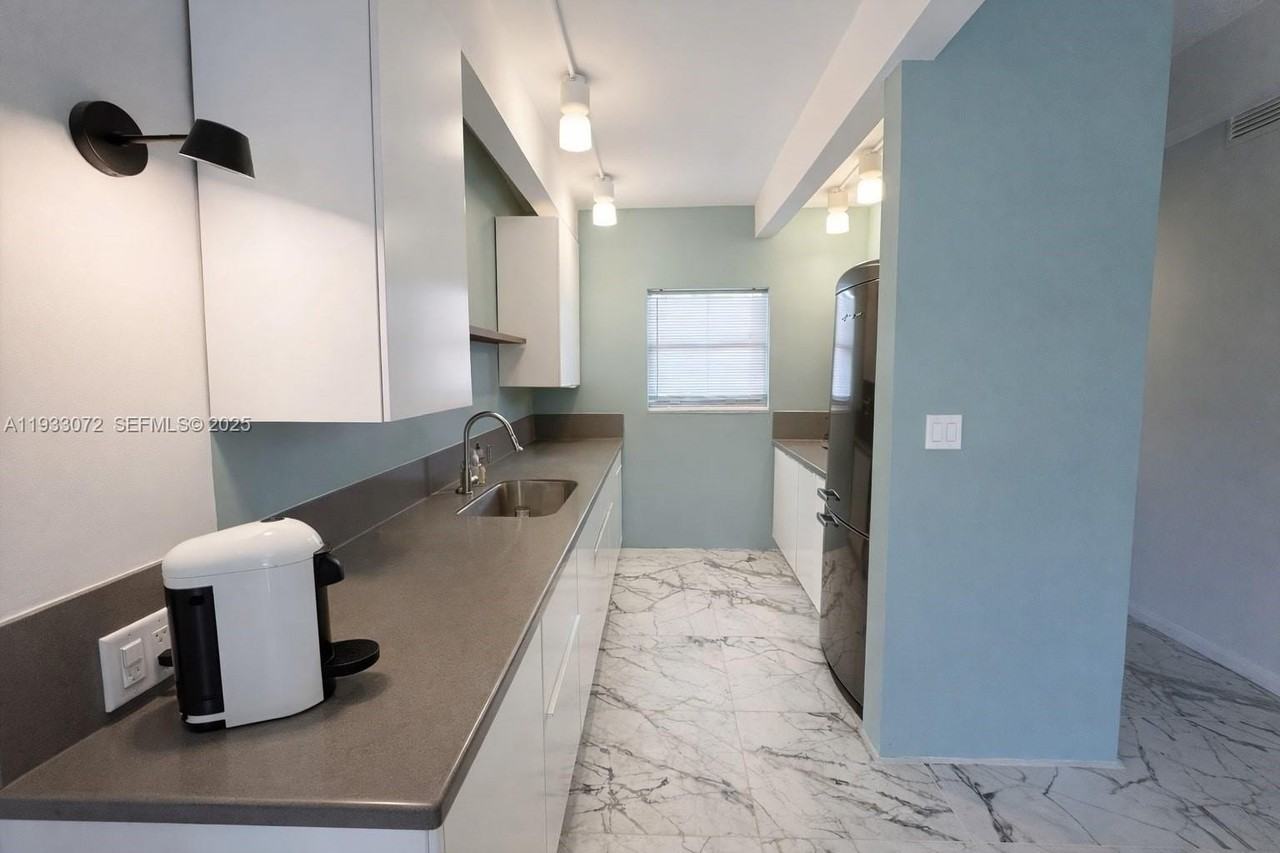 1840 Jefferson Ave #302 - Photo 2 of 24