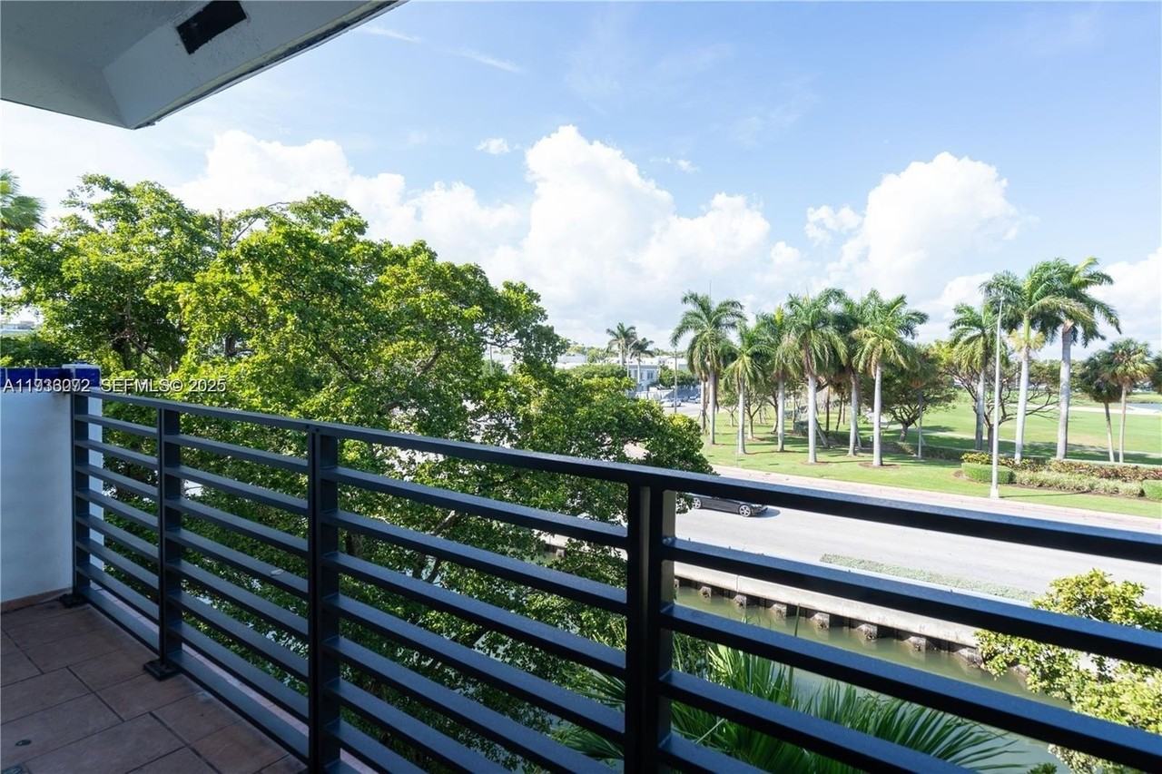 1840 Jefferson Ave #302 - Photo 4 of 24