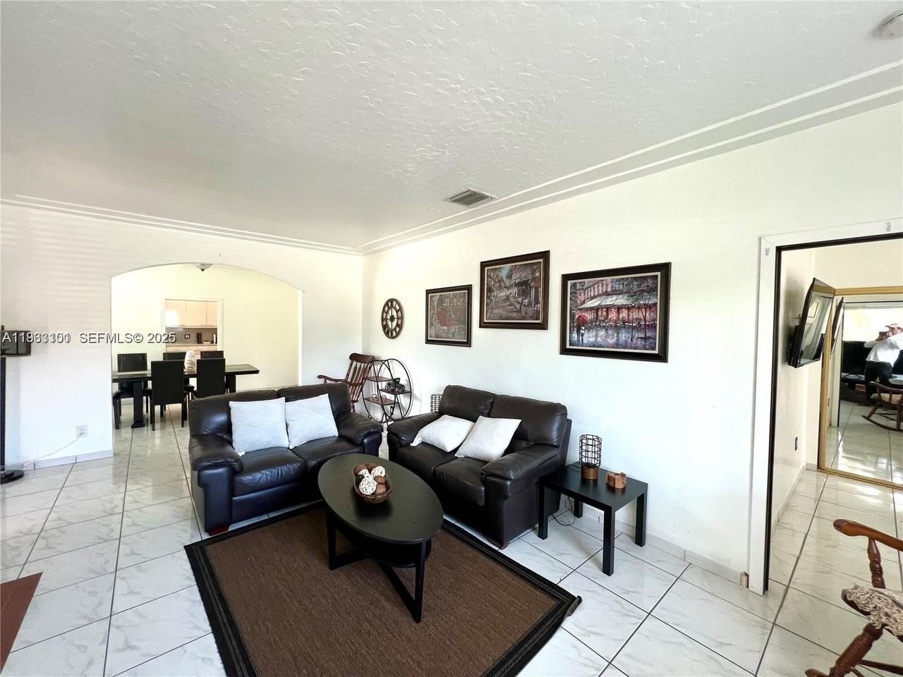 2235 Sw 23rd Ave - Photo 3 of 18