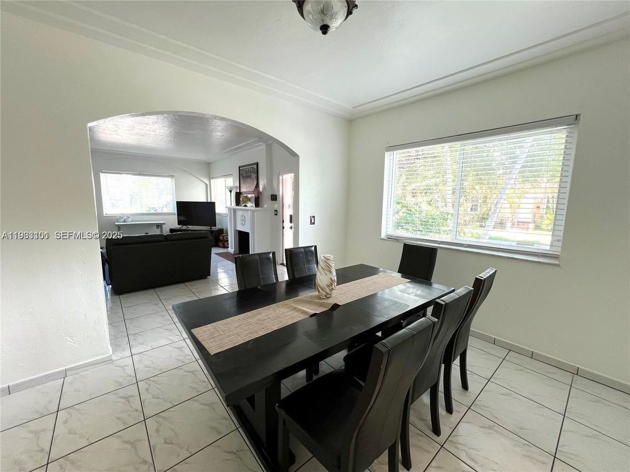 2235 Sw 23rd Ave - Photo 5 of 18