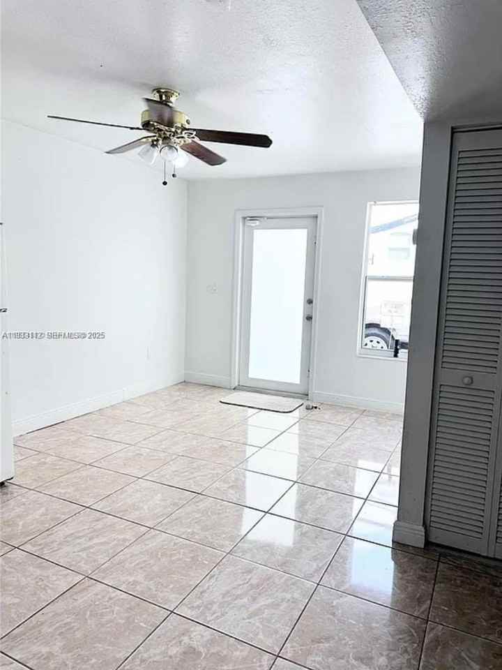 4425 Sw 21st St #1 - Photo 3 of 8