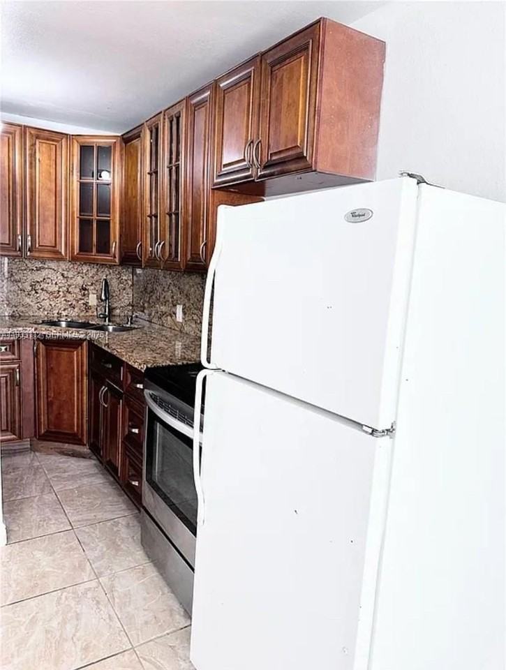 4425 Sw 21st St #1 - Photo 5 of 8