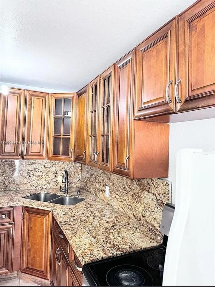 4425 Sw 21st St #1 - Photo 6 of 8