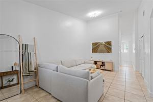 featured image of 2731 Se 17th Ave #211