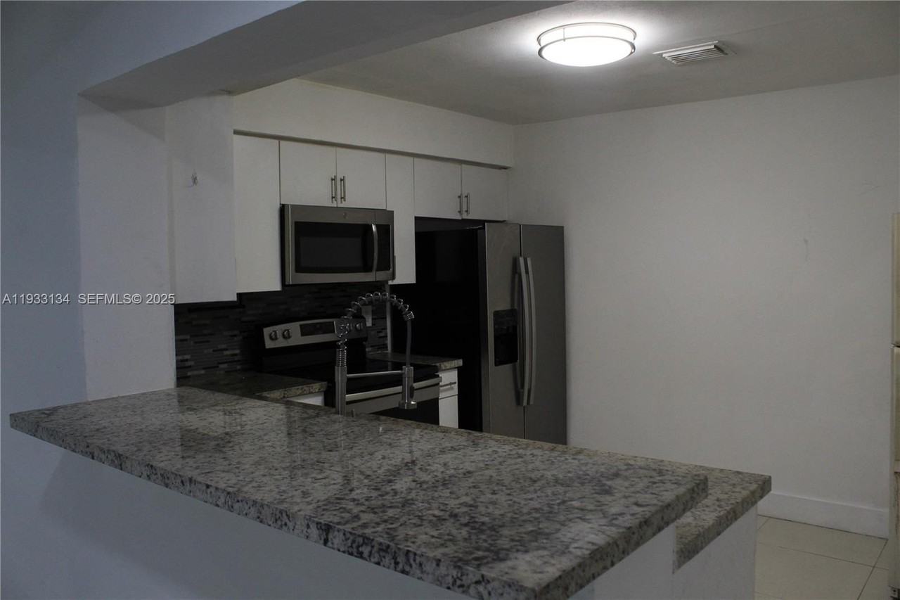 6651 Custer St - Photo 6 of 30