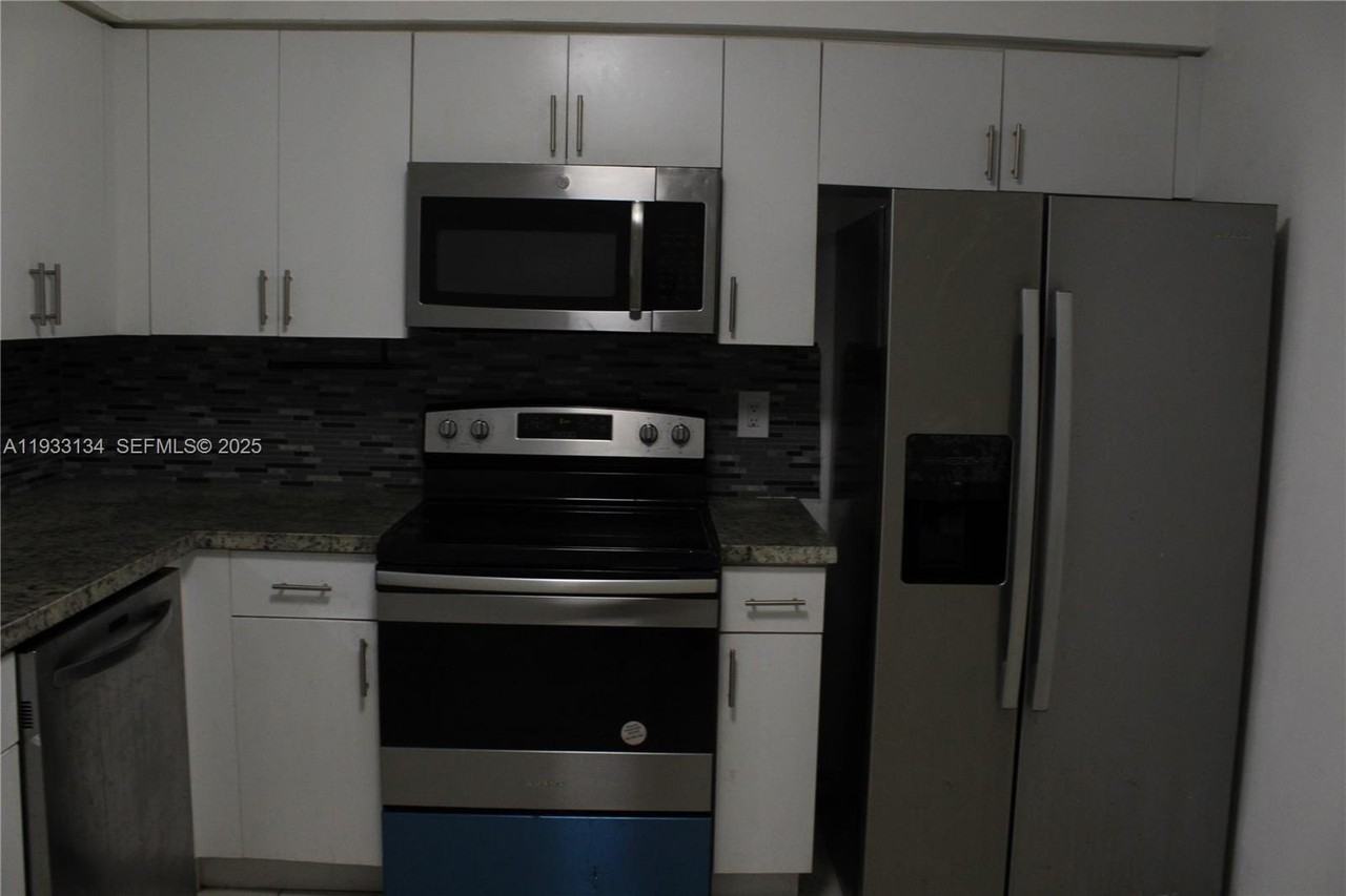 6651 Custer St - Photo 7 of 30