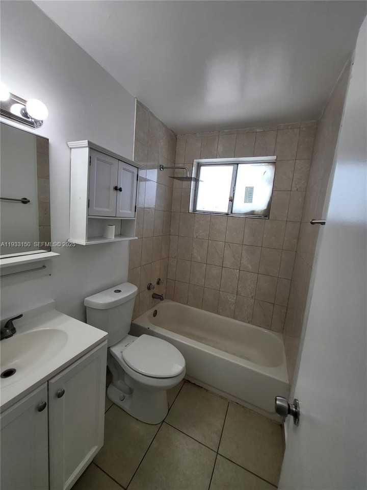 1404 Nw 60th St #1404 - Photo 6 of 15