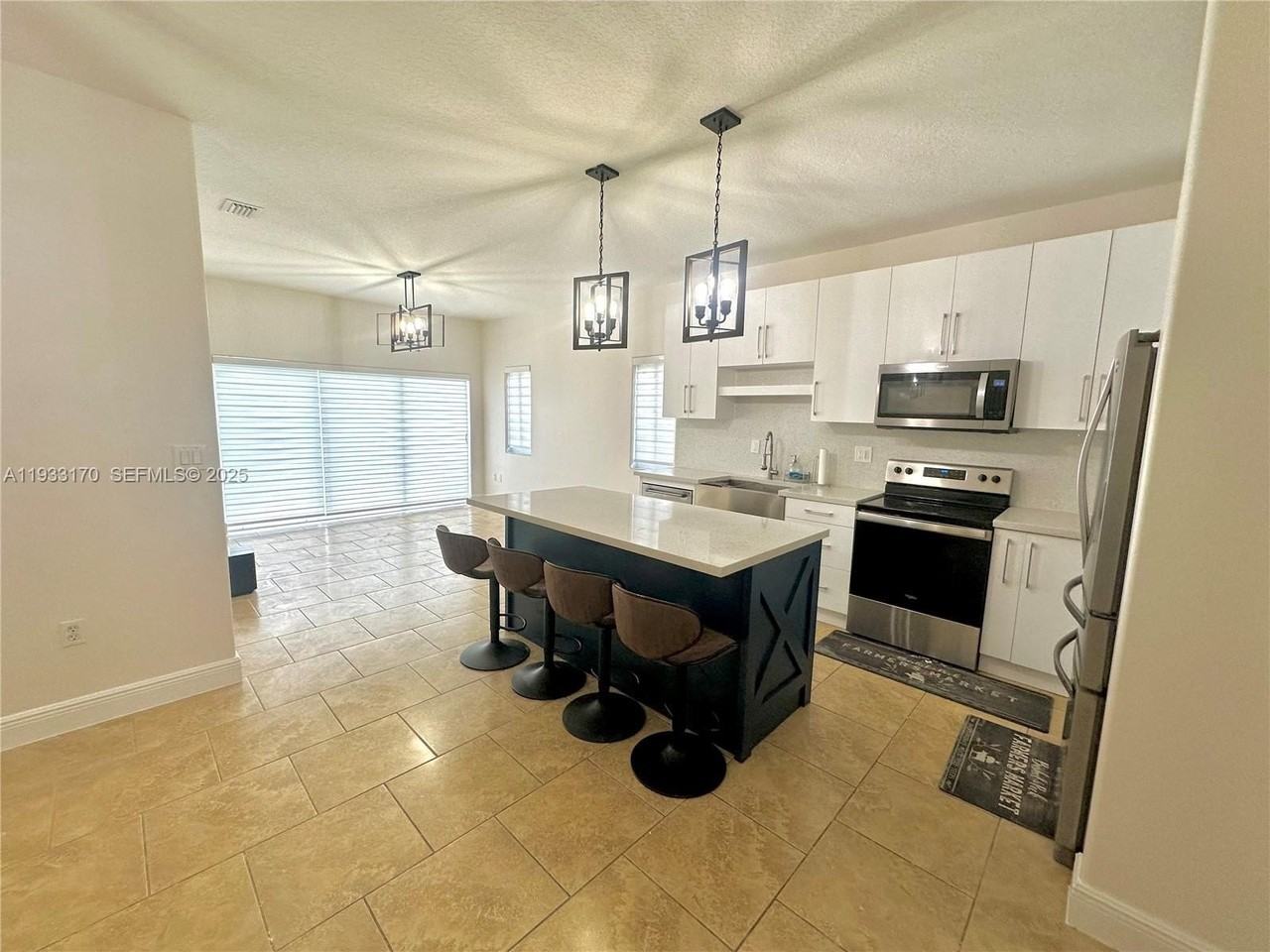 14602 Sw 182nd Ter #0 - Photo 2 of 17