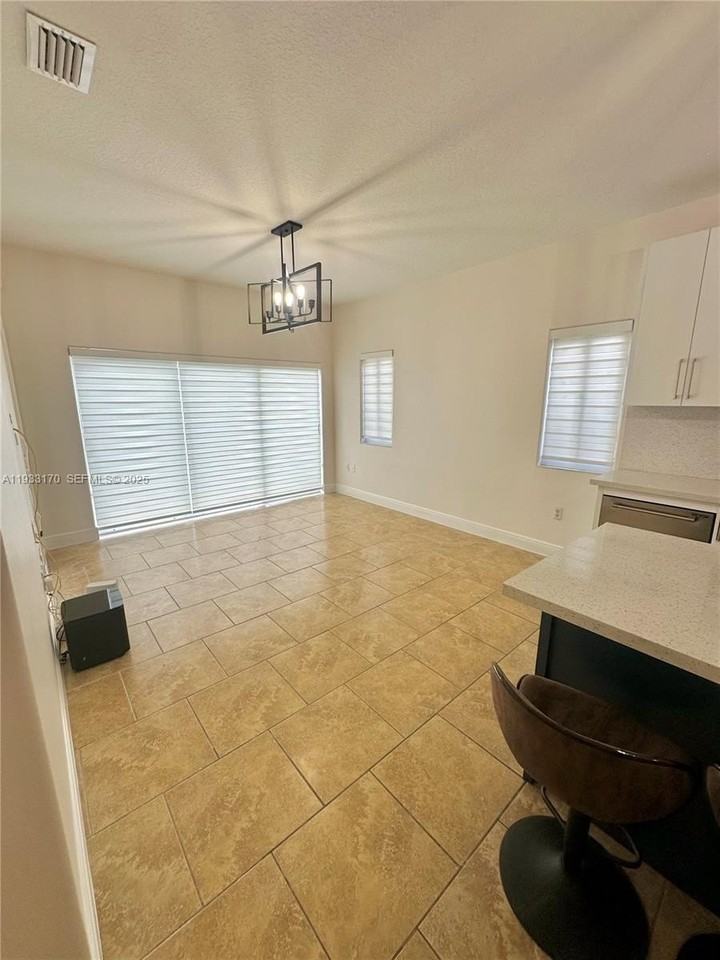 14602 Sw 182nd Ter #0 - Photo 4 of 17