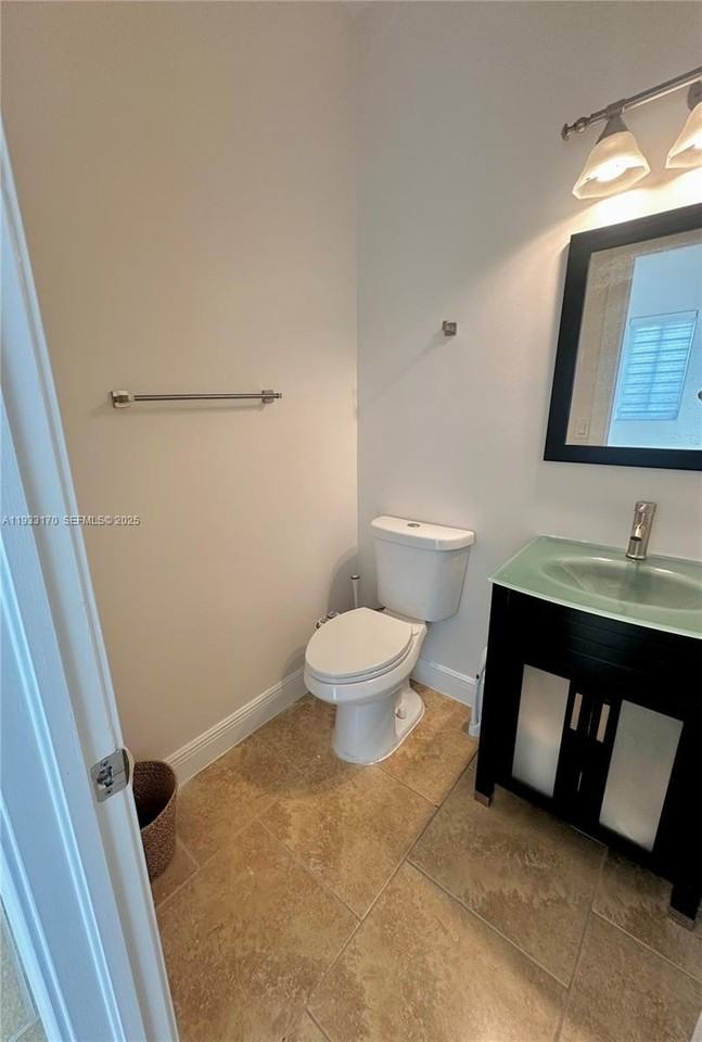 14602 Sw 182nd Ter #0 - Photo 6 of 17