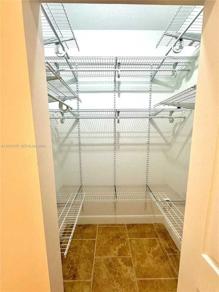 14602 Sw 182nd Ter #0 - Photo 7 of 17