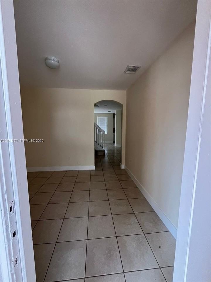 10908 Sw 240th Ln - Photo 2 of 20