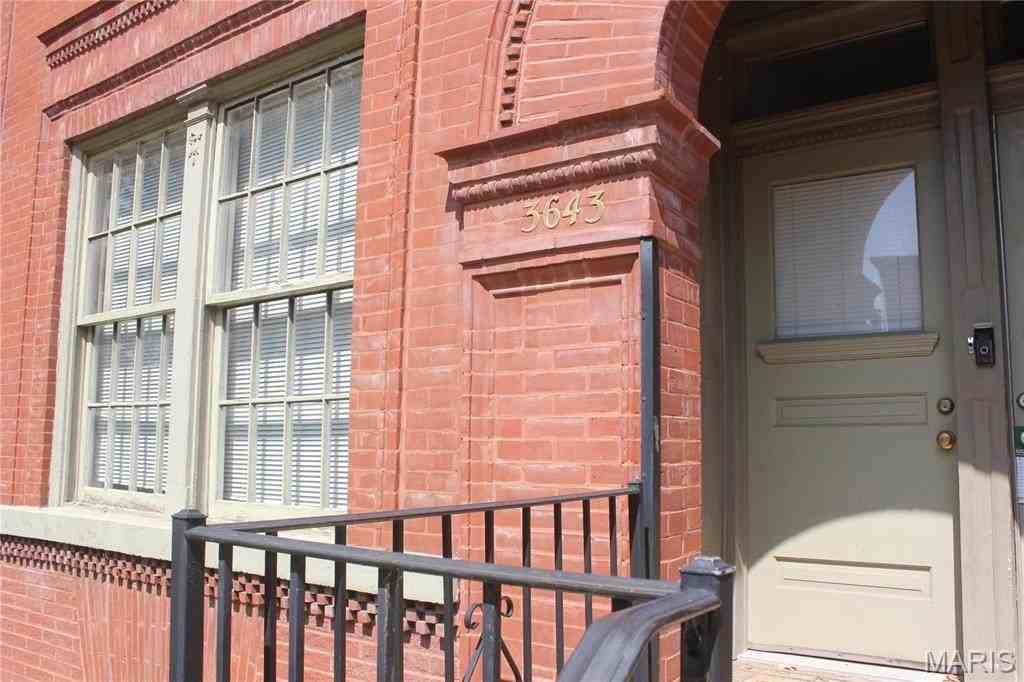 3643 Shenandoah Ave - Photo 2 of 15