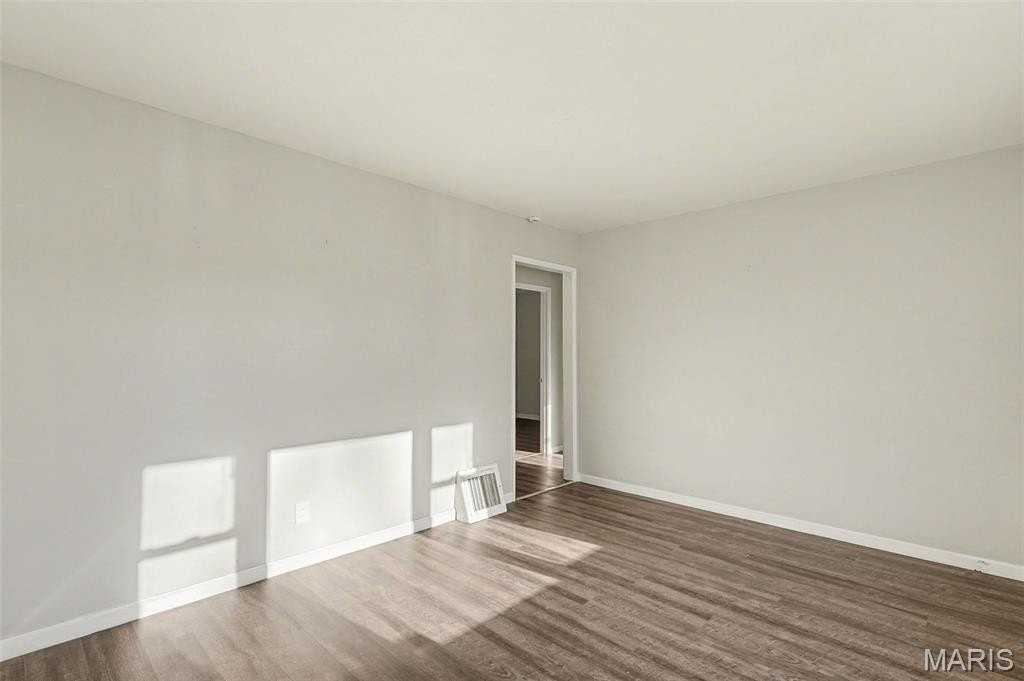 1711 Nemnich Ave - Photo 4 of 12