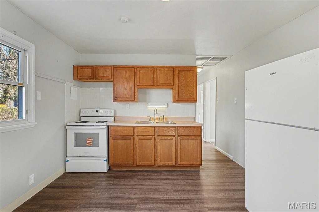 1711 Nemnich Ave - Photo 5 of 12