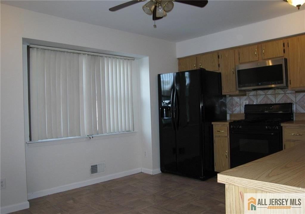 6107 N Oaks Blvd - Photo 3 of 21