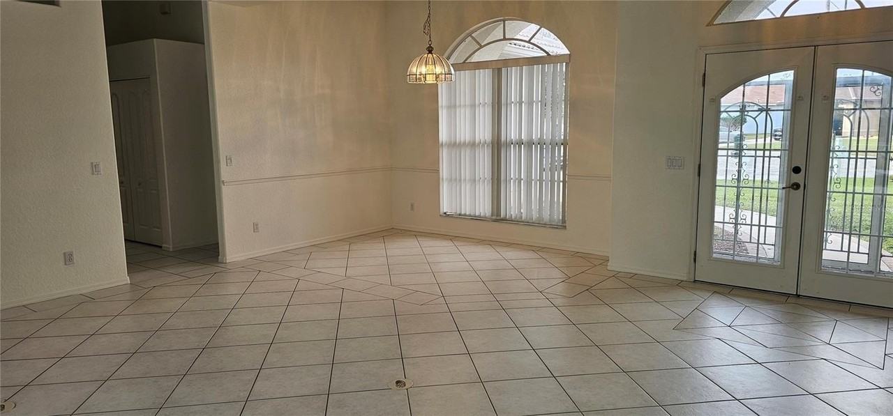 1152 Deardon Dr - Photo 4 of 24