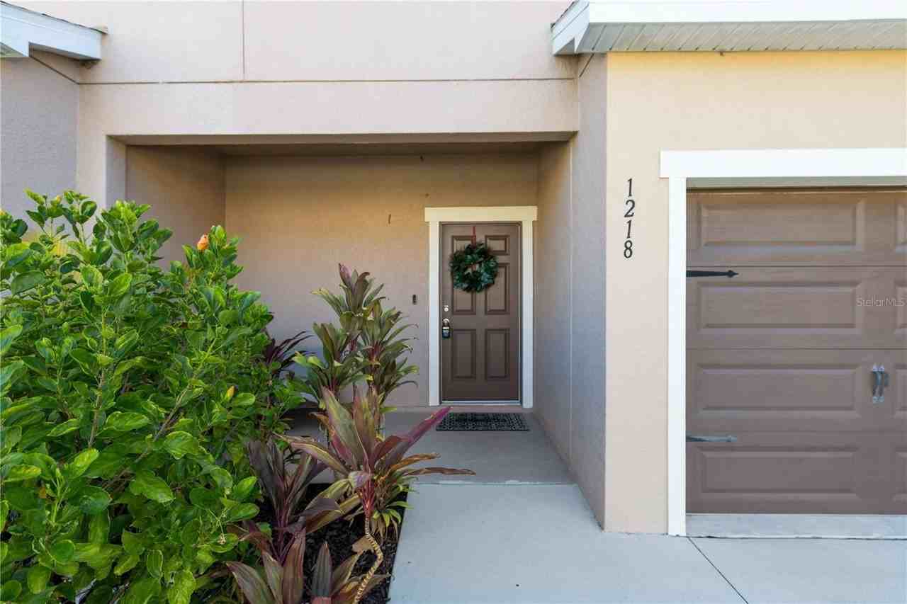 1218 Grantham Dr - Photo 3 of 44