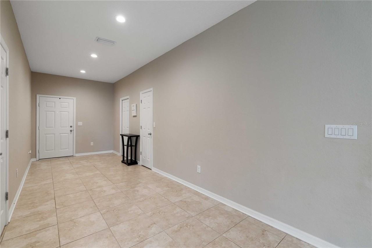 1218 Grantham Dr - Photo 5 of 44