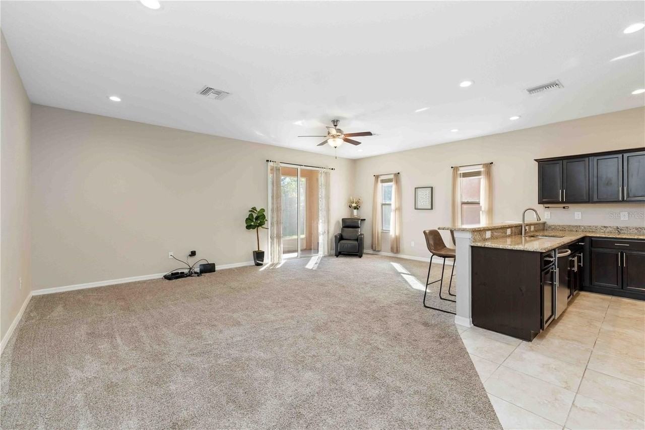 1218 Grantham Dr - Photo 7 of 44