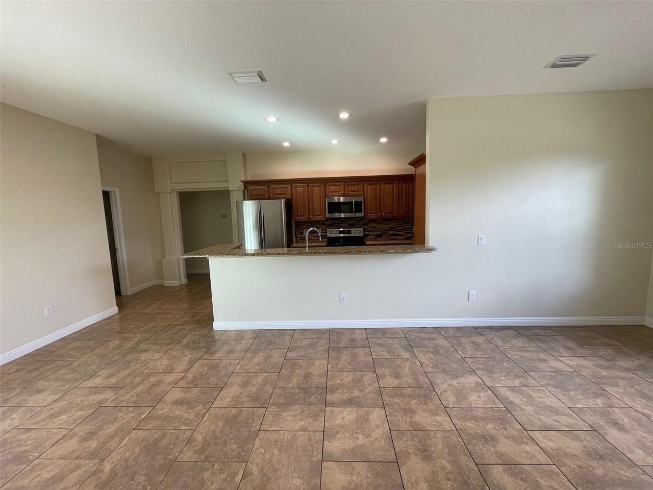 497 Macarthur Dr - Photo 4 of 14