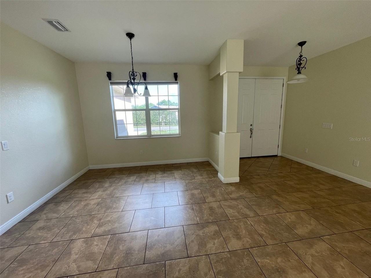 497 Macarthur Dr - Photo 5 of 14