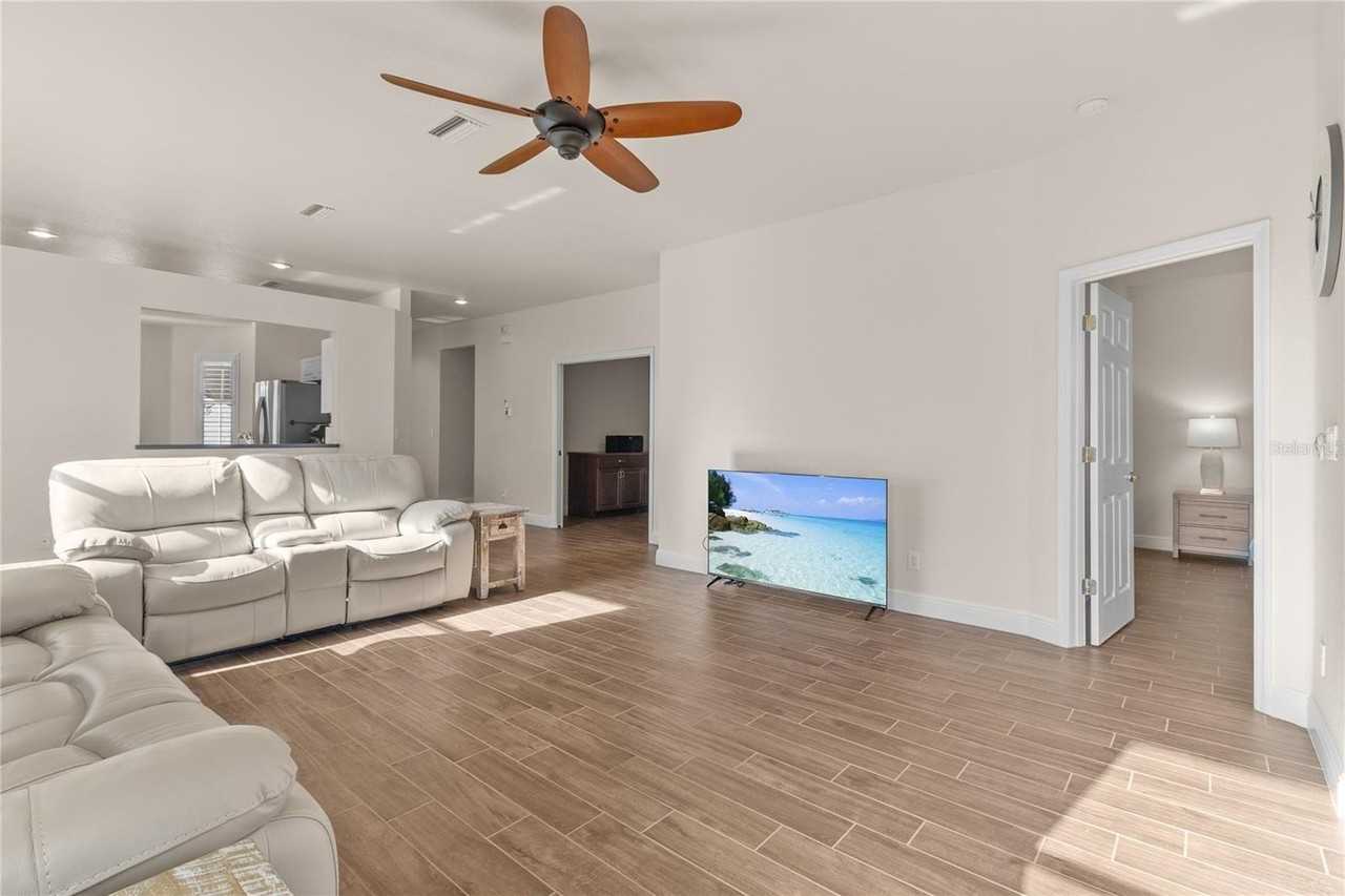 1937 Scarlett Ave - Photo 7 of 50