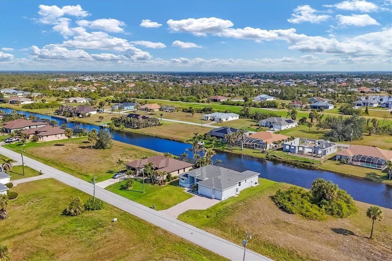 216 W Pine Valley Ln - Photo 2 of 50