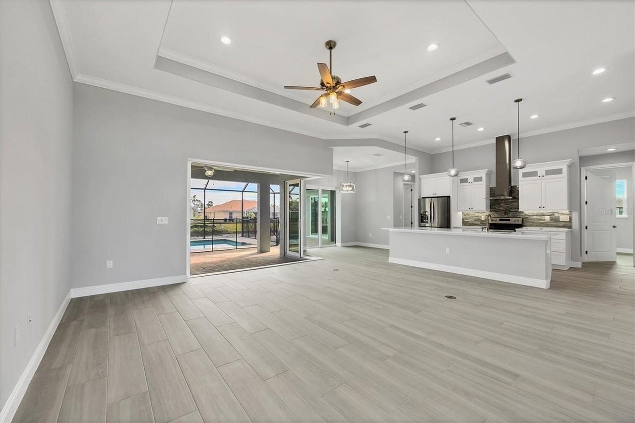 216 W Pine Valley Ln - Photo 5 of 50