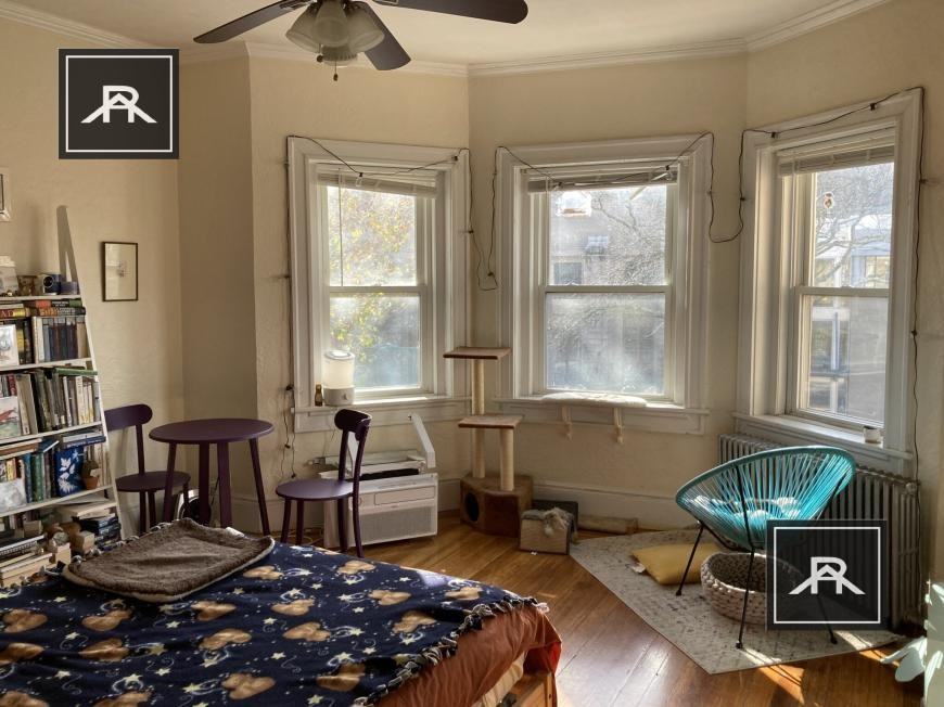 383 Harvard St - Photo 3 of 9