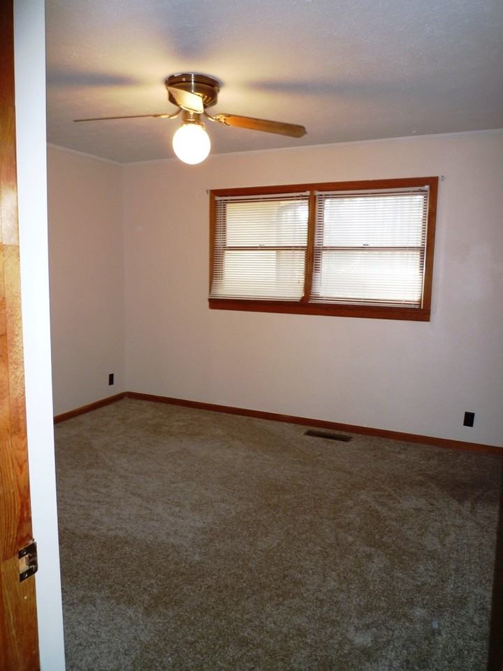 150 Admiralty Way NW - Photo 3 of 20