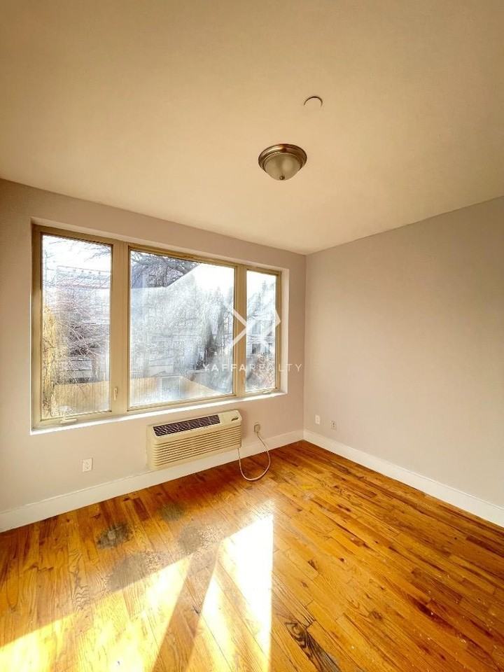 148 Jefferson St - Photo 4 of 7