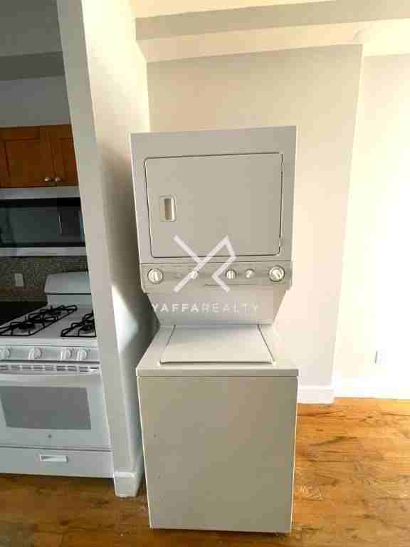 148 Jefferson St - Photo 5 of 7