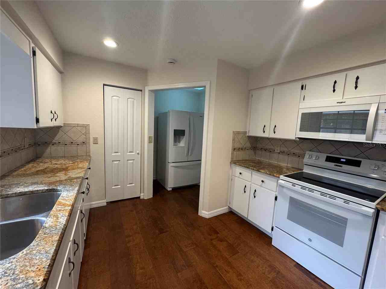 8434 Nw 2nd St - Photo 3 of 33