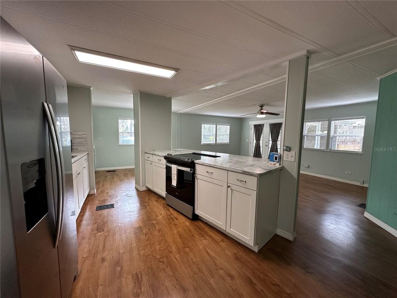 24007 River Rd - Photo 4 of 36