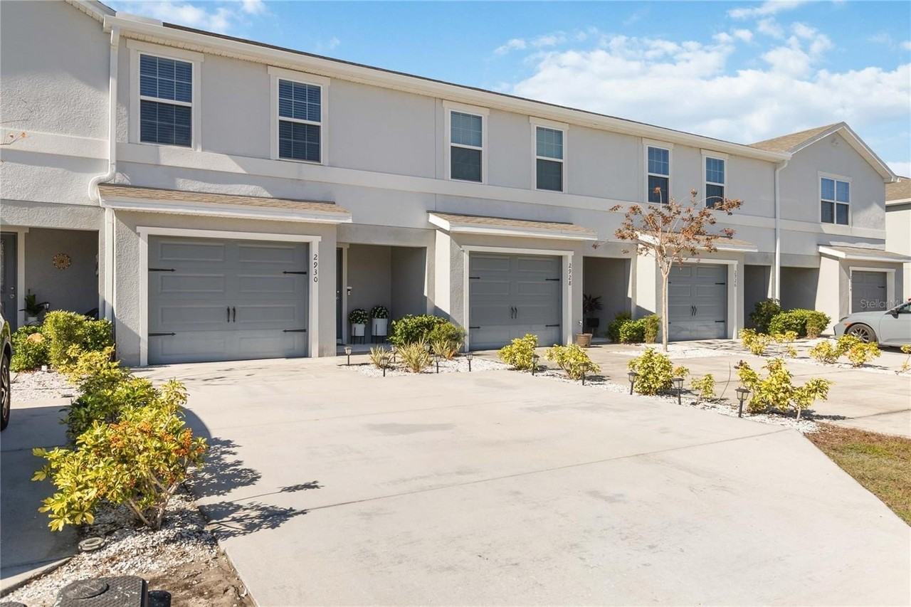 2930 Fieldwood Cir - Photo 2 of 27