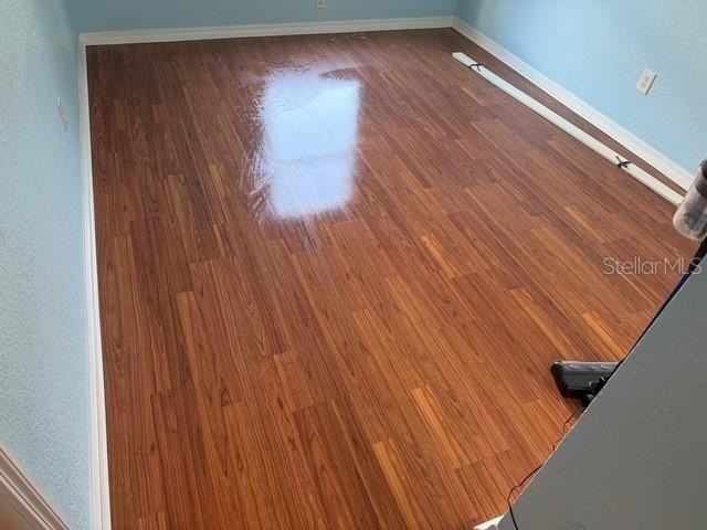 911 Valmar St - Photo 4 of 31