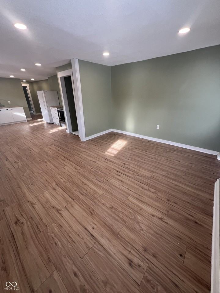 2530 N Temple Ave - Photo 3 of 10