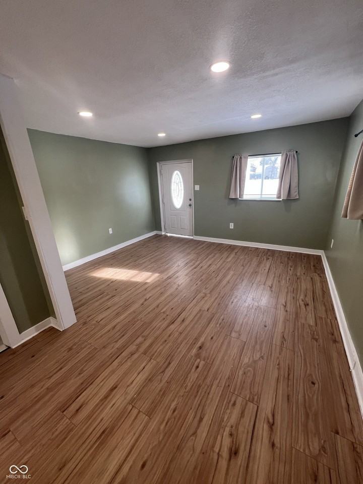 2530 N Temple Ave - Photo 4 of 10