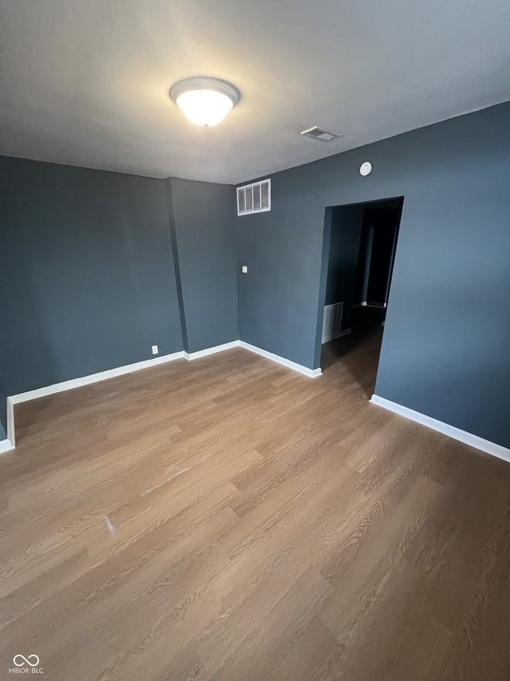 2532 N Temple Ave - Photo 5 of 13