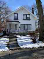 featured image of 4025 N Kenwood Ave