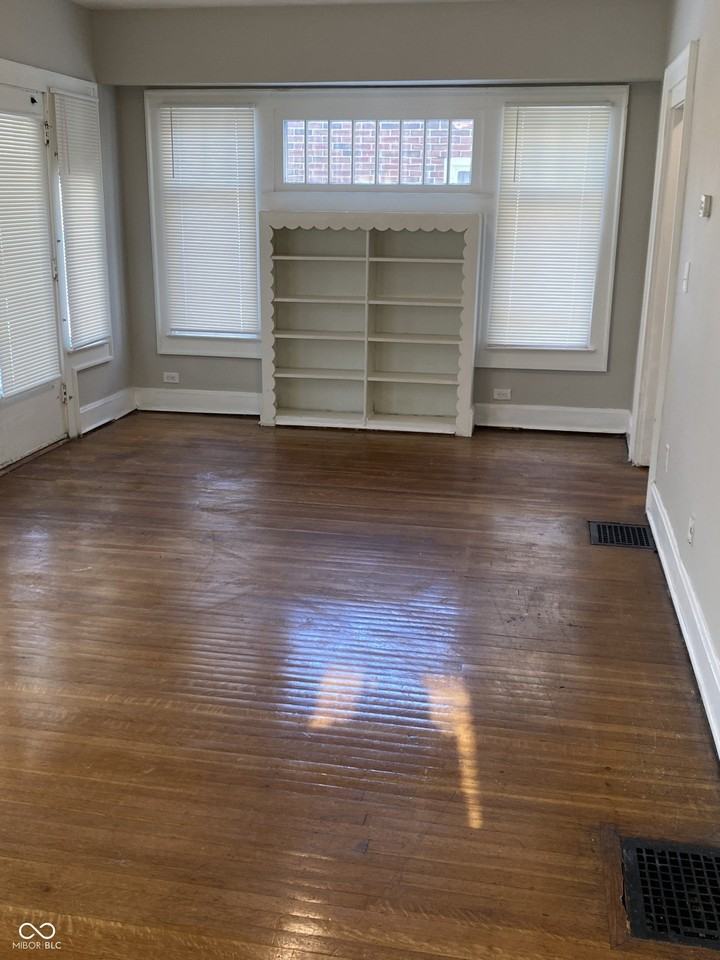 4025 N Kenwood Ave - Photo 4 of 17