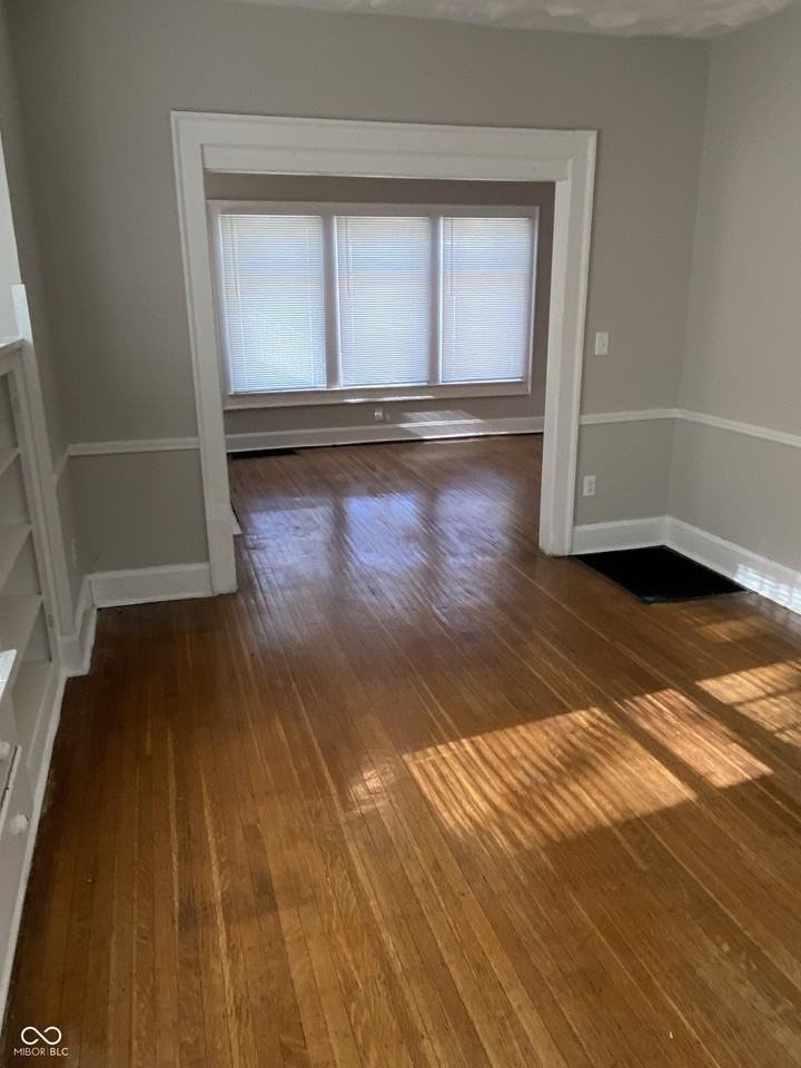 4025 N Kenwood Ave - Photo 6 of 17