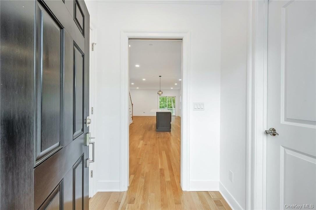 233 Lincoln Ave E Unit B #B - Photo 4 of 36