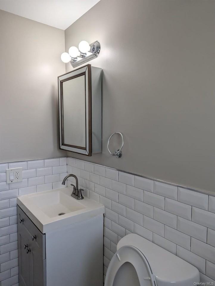 11A Hemlock Dr Apt 8 #8 - Photo 2 of 13